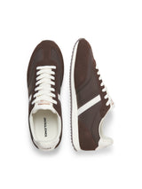 JFWBURTON RUNNER INTERNATIONAL CAMPAIGN 12293068