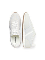 JFWBURTON RUNNER INTERNATIONAL CAMPAIGN 12293068