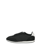 JFWBURTON RUNNER INTERNATIONAL CAMPAIGN 12293068