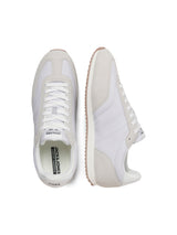 JFWBURTON RUNNER INTERNATIONAL CAMPAIGN 12293068